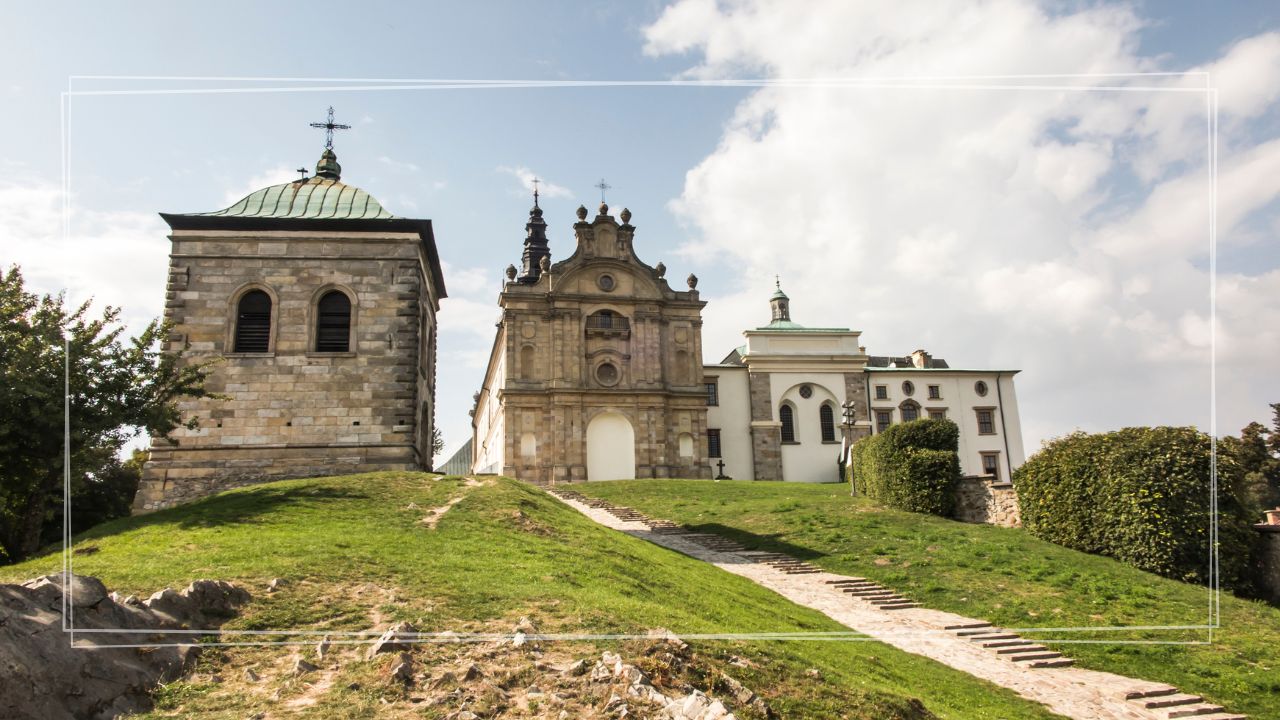 Wycieczka szkolna Góry Świętokrzyskie 1 dzień | Centrum Leonarda Da Vinci + Zamek Chęciny + Święty Krzyż (platforma widokowa) - obrazek 2